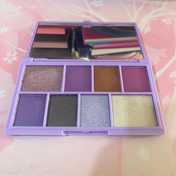 I Heart Revolution Mini Violet Crush Eyeshadow Palette - Picture 3 of 4